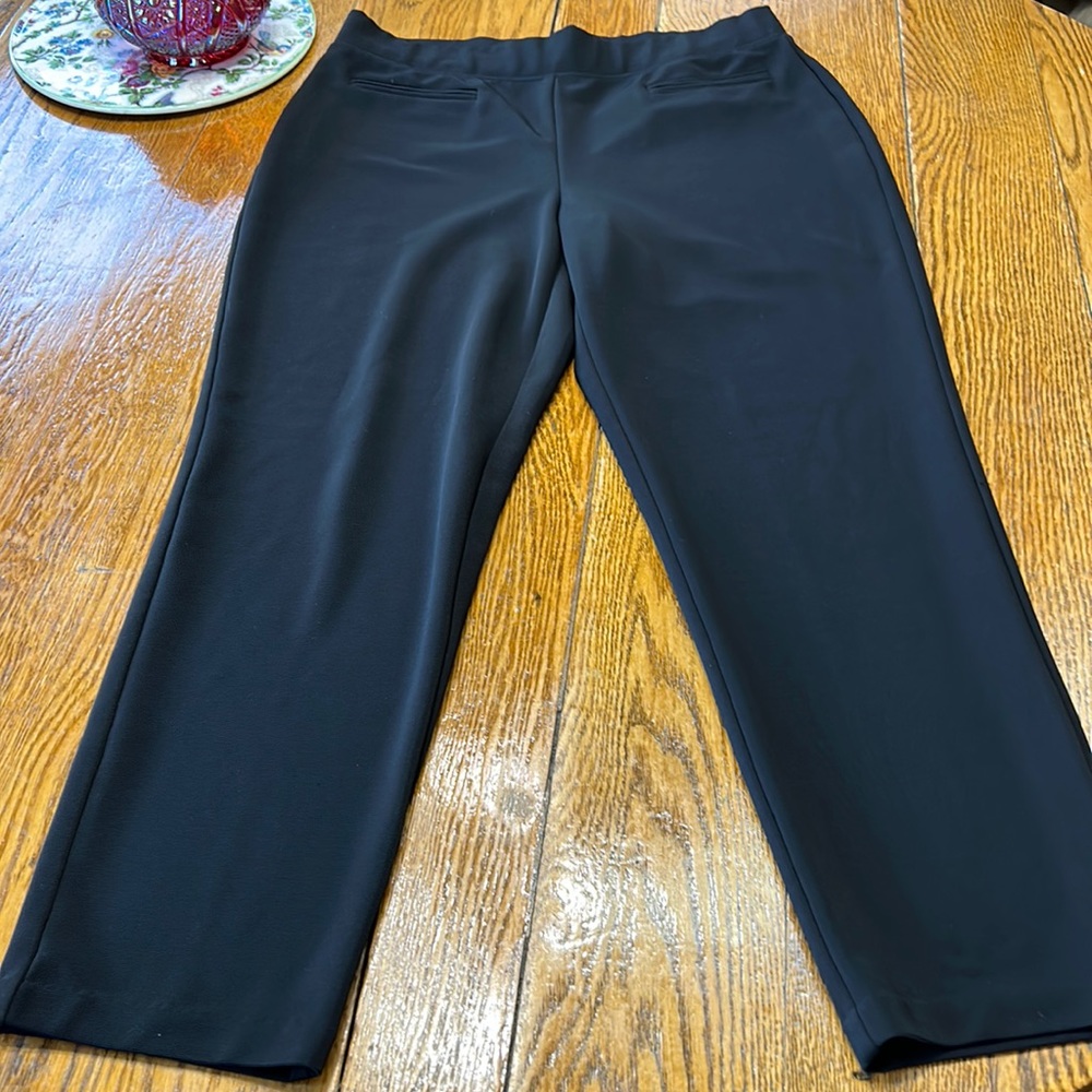Chico’s SZ 2 black ankle pants. Too small for me. I did not wear them.